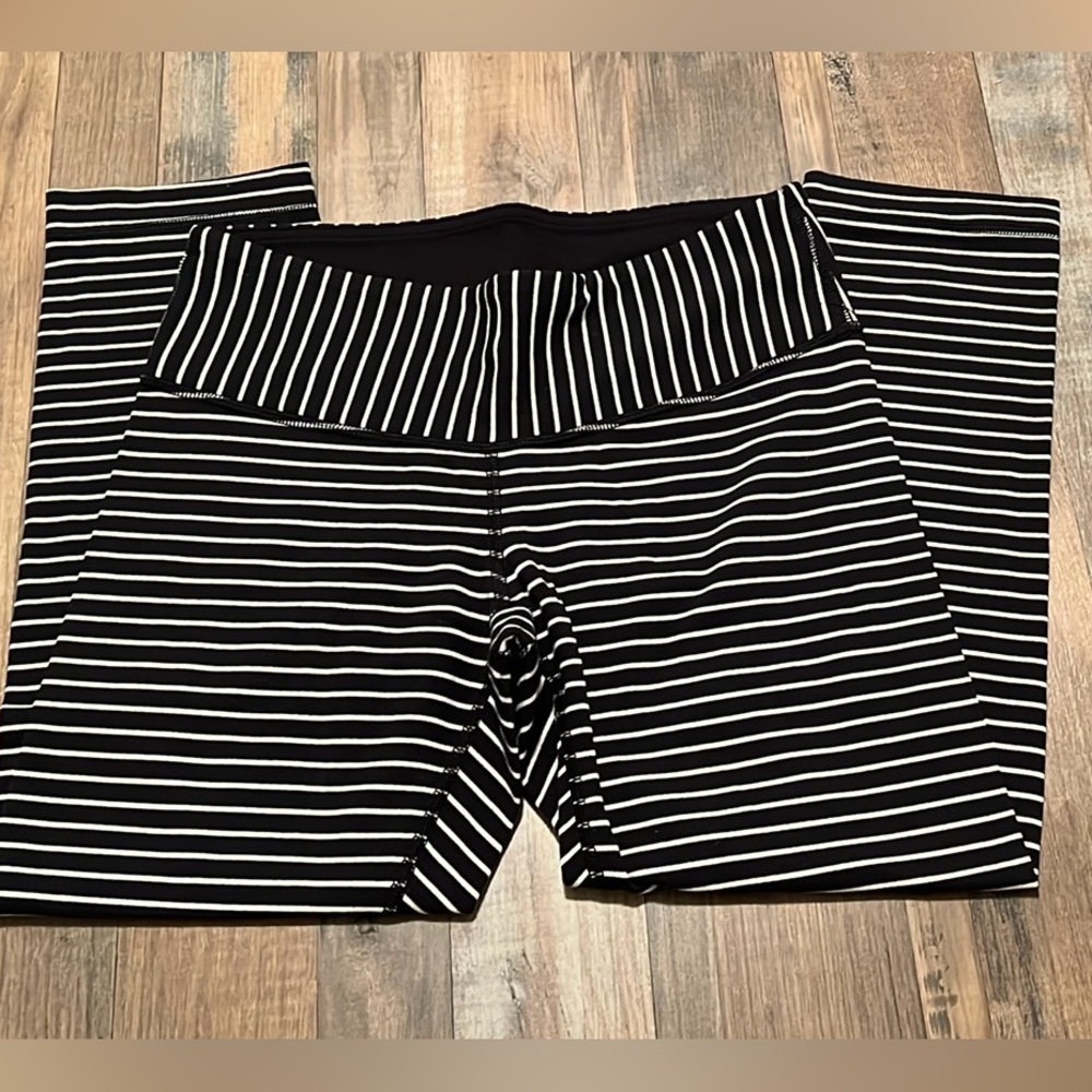 LNWOT Lululemon Horizontal striped capris